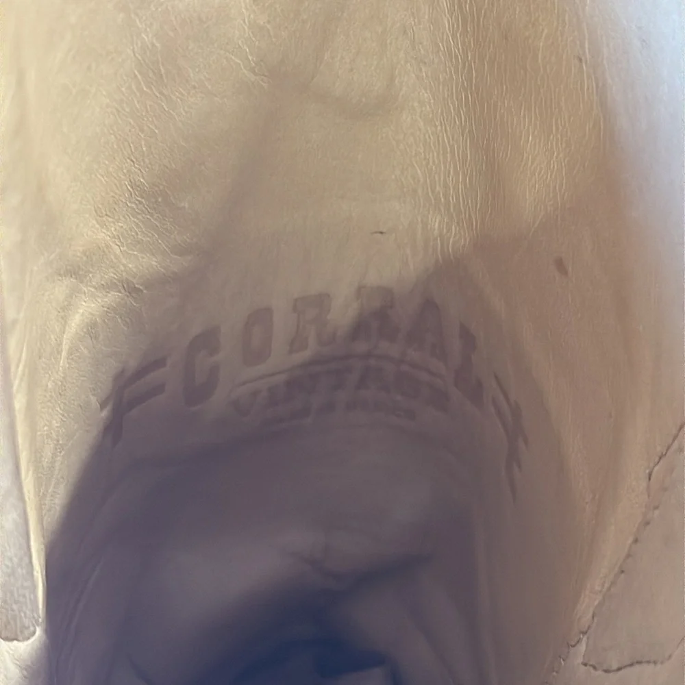 CORRAL Vintage Distressed Wings Hearts & Peace A1976 distressed boots Size 9.5 - Picture 14 of 15